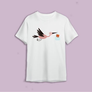Camiseta “La Cigüeña Anuncia” – Edición Bienvenida